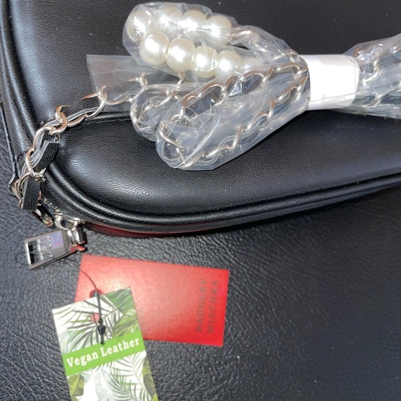 Badgley Mischka Medium Quilted Camera Bag NWT - Picture 7 of 8